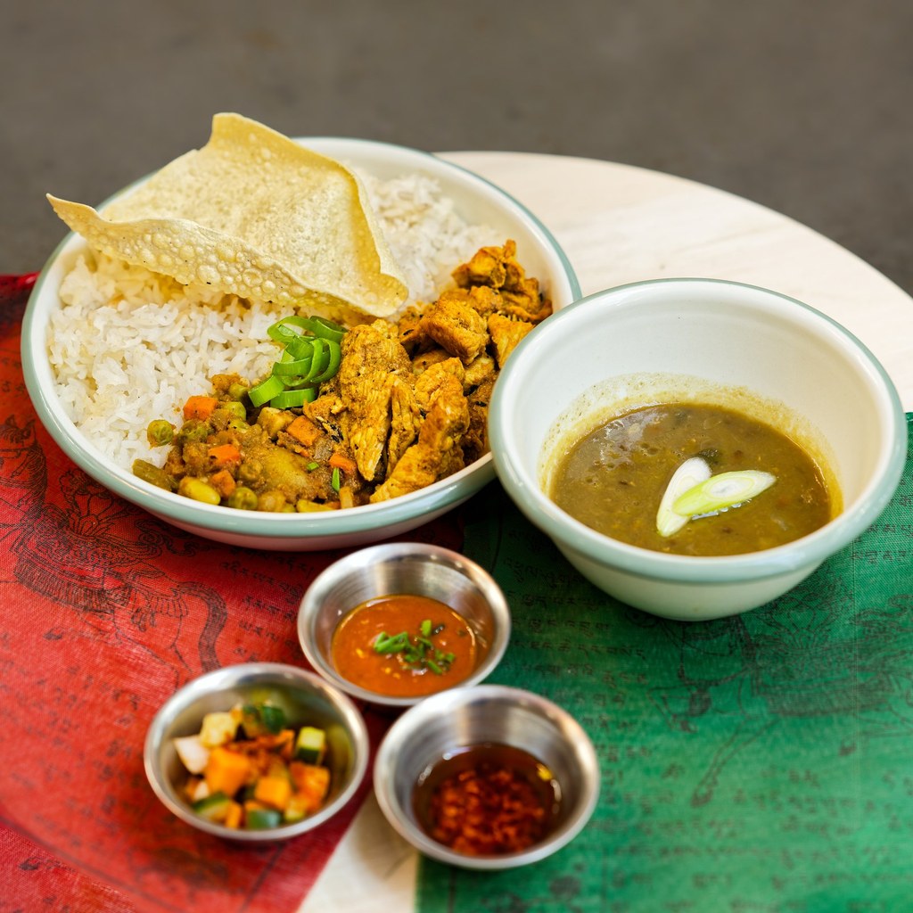 Assiette de Thali Spécialité népalaise faite maison à Nantes